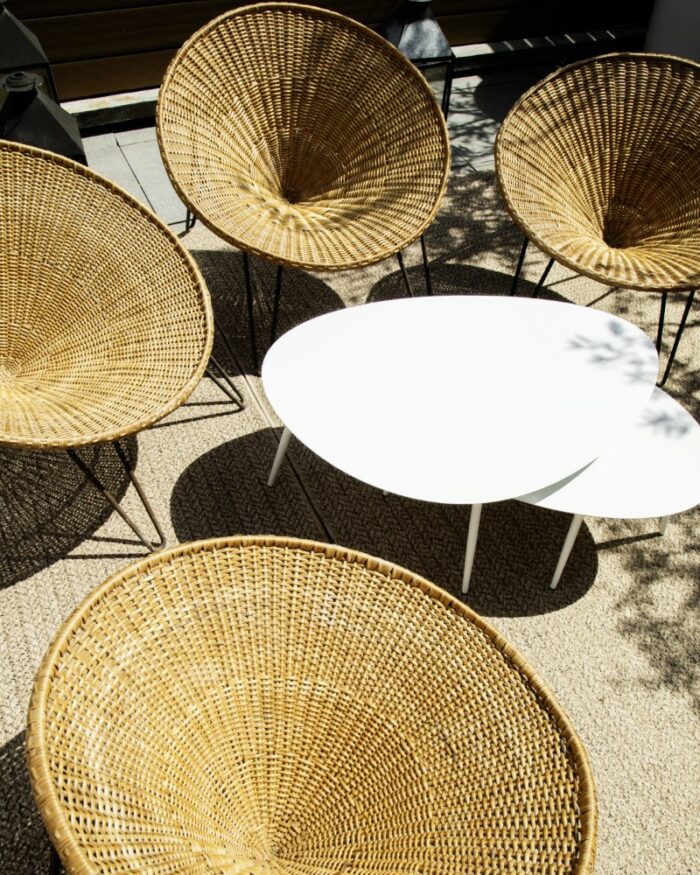 Série de 4 Fauteuils coquille en rotin – 1950